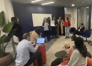 Discussions lors d'un atelier sur les règles de vie