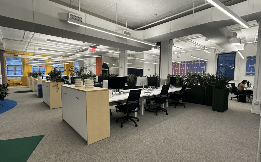 Bureaux vides en open space